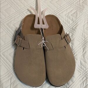 Universal Thread Taupe Suede Mules size 8 women’s